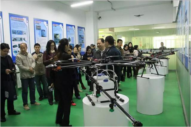 南方IT 珠海一职实验学校新春喜迎贵宾团